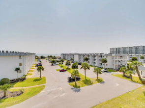 Resort Perks: Gulf Shores Beach-inspired Condo!