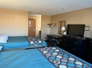 Super 8 by Wyndham Mendota I-39