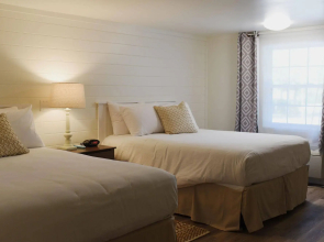 Sandwich Inn and Suites