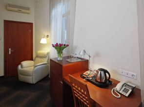 Rixwell Centra Hotel