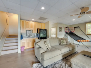 Luxe Lake Sinclair Living: Private Dock and Beach!