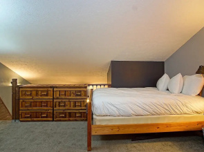 Mountain Crest 35 The Tree House at Snowshoe Superb And Comfy Sleeps 6