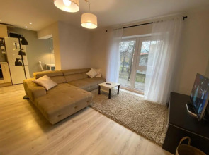 Sunny apartment, 5min to the sea. Parking. Self check in.