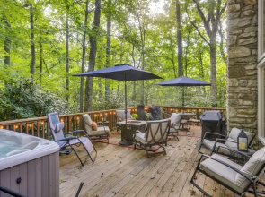 Well-appointed Boone Home w/ Hot Tub + Gas Grill