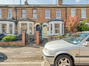 Stylish 2BD with Private Garden & Sauna