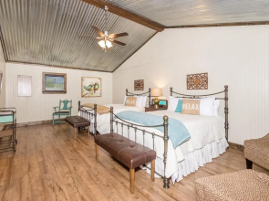 Vineyard Trail Cottages - Adults Only
