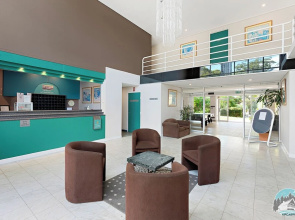 Aircabin Central Coast Holiday Hotel