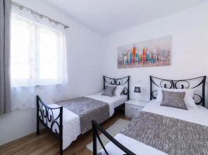 Villa Sun Garden - 4 star villa, quiet bay, BBQ, 50m from the sea