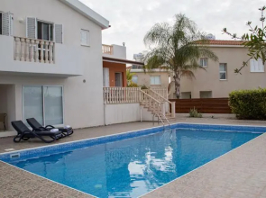 Chloraka Beach Bay Villa
