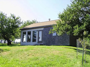 Orchard Cottage - One Bedroom Home