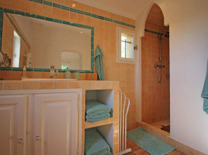 Spacious Villa With Private Swimming Pool a few Minutes' Walk From Lorgues