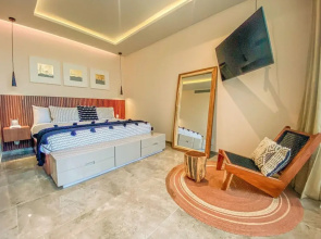Cozy 2 BR Penthouse With Private Terrace and Jacuzzi