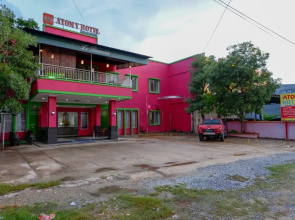 Atomy Hotel by RedDoorz