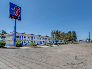 Motel 6 Stockton, CA - Charter Way West