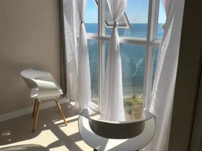 Large Luxurious Beach Front 1 Bedroom at Bayfront Villa