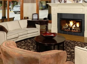 3 Bedroom Mountain View Condo Located in Historic Downtown Breckenridge with Hot Tub Access