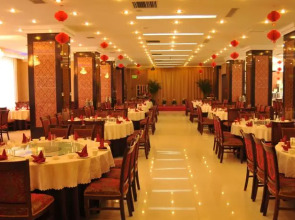 Tian Run Hotel(天润大酒店（凯德购物广场诺和木勒地铁站店）)