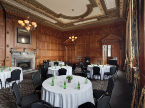 One King West Hotel & Residence