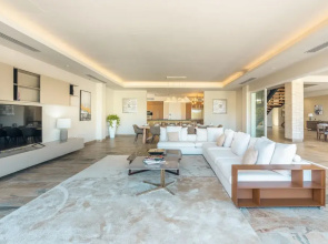 Peaceful 7BR Villa w Garden BBQ Patio