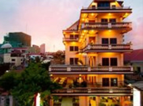G Eleven Hotel