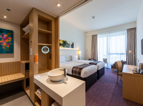 Отель Premier Inn Dubai Dragon Mart