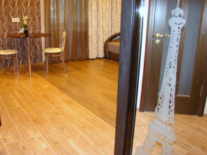 Kvartira-studio na prospekte Aleksandra Polia "Parizh" (Studio apartment on Oleksandra Polia "Paris")