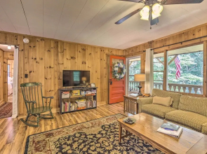 Near Hiking: Roaring Gap Retreat w/ Fire Pit!