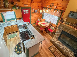 Serene Cabin in the Smokies w/ 2 Decks & Hot Tub!