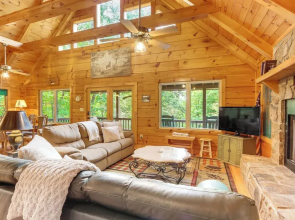 5 Mi to Blue Ridge Lake: Cabin w/ Fire Pit!