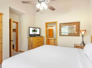 Cabins at Grand Mountain by Thousand Hills Vacations, Branson, USA