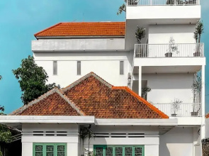Binumar Guest House