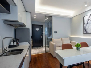 Rezen Select Meet Yangzhou East Business District
