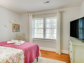 Elizabeth City Abode w/ Fenced Yard, Near Downtown