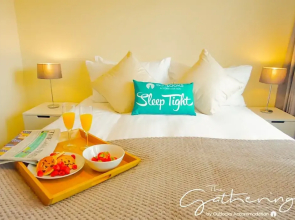The Gathering Chester 3 Sleeps 14 Very Close to City Centre Racecourse Within Walls