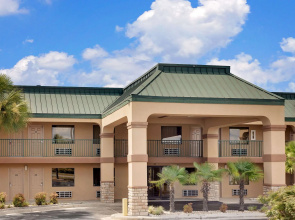 Super 8 by Wyndham Byron/South Macon
