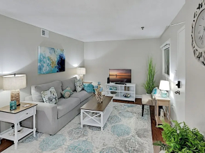 3211hhre 2 Bedroom Condo
