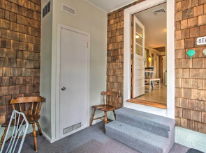 Traditional Cape Cod Cottage: Walk to Beach!