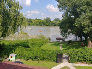 Vízparti Apartmanház