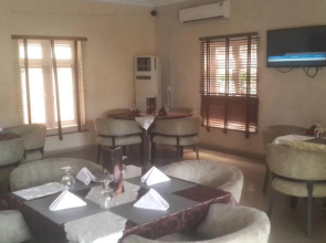 Pine Crest Exclusive Hotel & suite