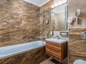 Best Western Plus Celebrity Suites