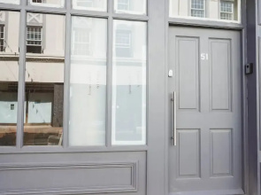 1 Bed Flat in Pedestrianized High Street