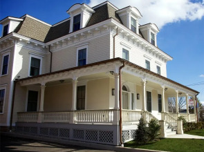 The Guesthouse at the Norwalk Inn