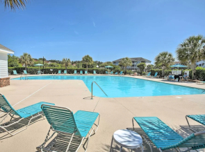 Golf Resort Condo w/ Pool in North Myrtle Beach!