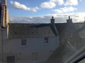 Remarkable 2-bed Apartment in Culross