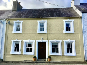 Simple Luxury in Brecon Beacons Village House