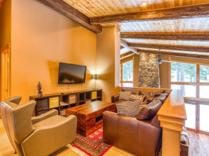 Bear Meadows Lodge - Hot Tub - Tahoe Donner 6 Bedroom Home by RedAwning
