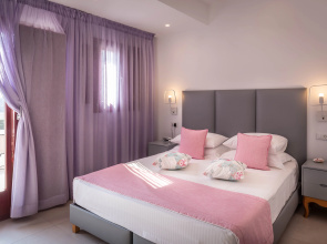 Mar n Mar Crown Hotel and Suites