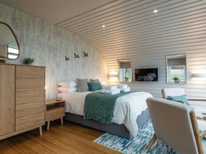 Sustainable Pod on Old Chalford Farm