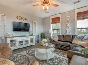 Jonestown Condo on Lake Travis w/ 2 Balconies!