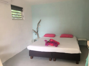 Tropical Breeze Apartments